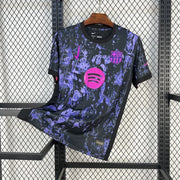 Maillot FC Barcelone Concept Camouflage Violet 2025/2026 — vue 1